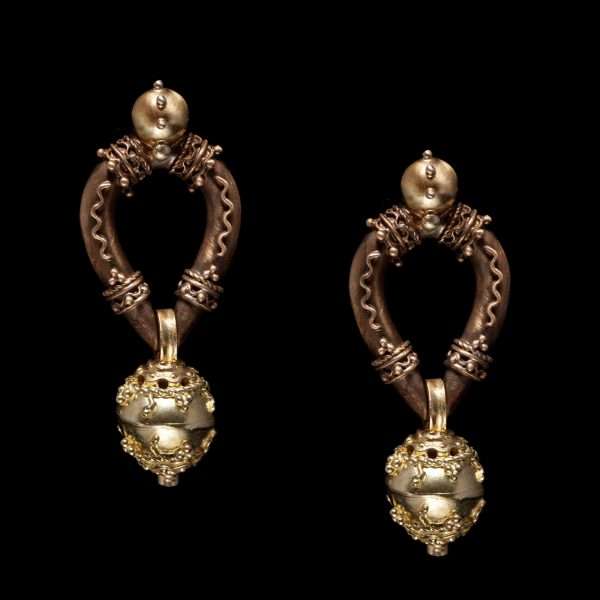 Etruscan knot earrings by Alessandro Dari